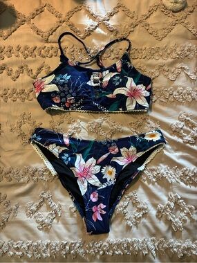 NTW Cupshe Navy Floral Two-Piece Bikini Set
